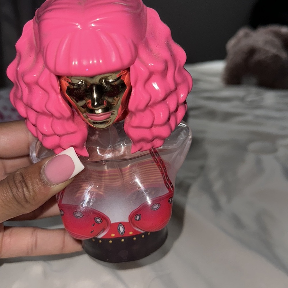 Nicki Minaj - Picture 3 of 6